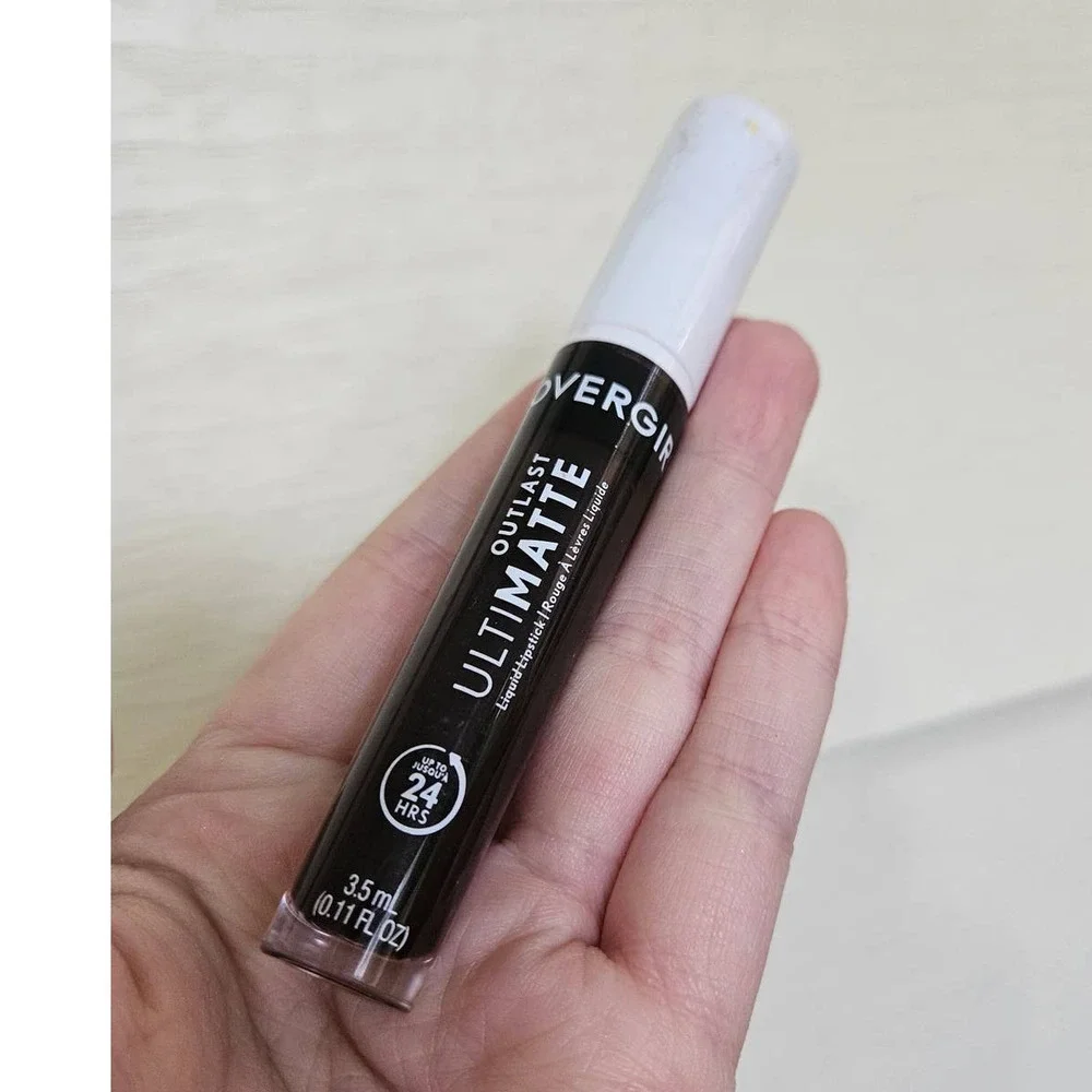 CoverGirl Outlast Ultimatte Liquid Lipstick 155 Noir & Forever